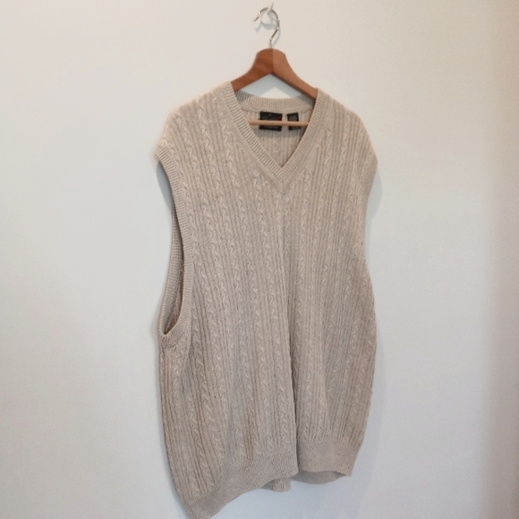 GREG NORMAN Collection V- Neck Sweater Vest - Picture 2 of 8